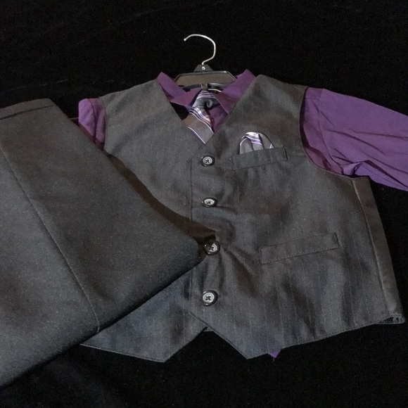 Boys four piece suit - Picture 3 of 4